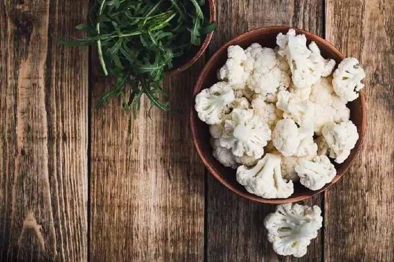 洗菜時加點它,髒東西、菜蟲自己跑出來!以前都白洗了!快學習吧!