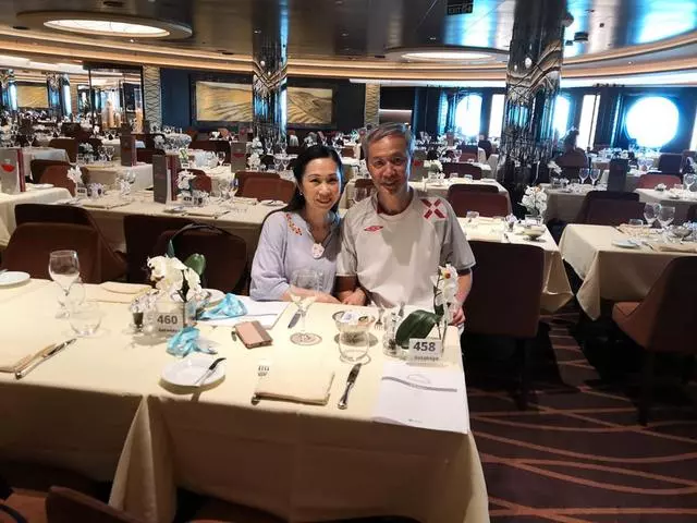 TVB一對老戲骨黃昏戀完婚後,去歐洲浪漫度蜜月!【相當的甜蜜啊】~