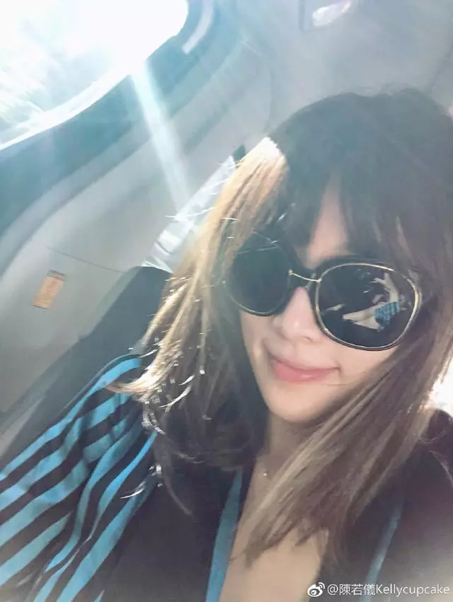 林志穎老婆素顏穿睡袍接娃放學,被kimi指責:你怎麼穿成這樣!