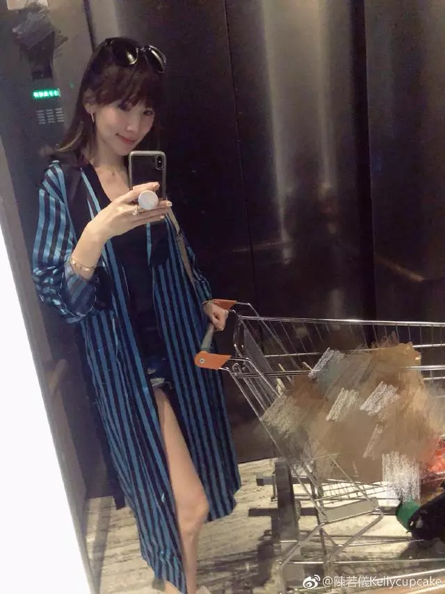 林志穎老婆素顏穿睡袍接娃放學,被kimi指責:你怎麼穿成這樣!
