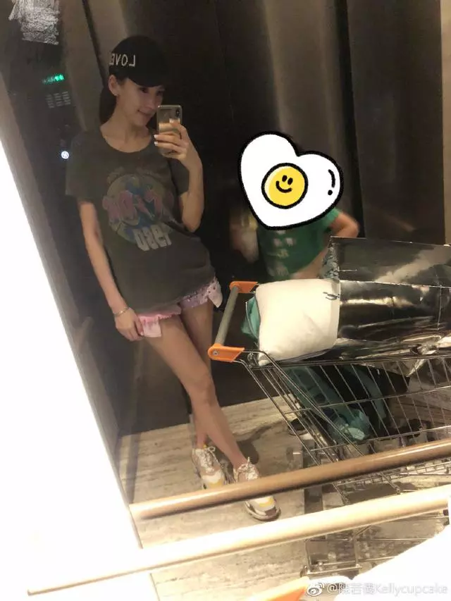 林志穎老婆素顏穿睡袍接娃放學,被kimi指責:你怎麼穿成這樣!