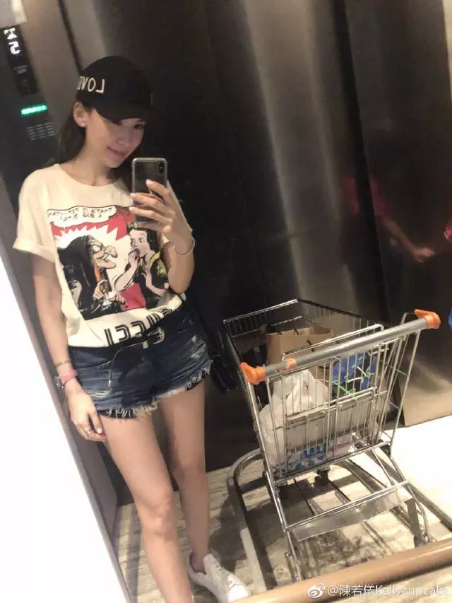 林志穎老婆素顏穿睡袍接娃放學,被kimi指責:你怎麼穿成這樣!