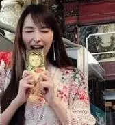 吳佩慈逛豪華超市不忘曬腿賣萌,網友:老了好多!