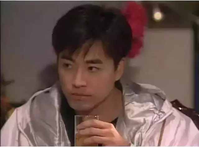 昔日亞視一哥罕見出席活動,現年57歲明顯發福脹爆!