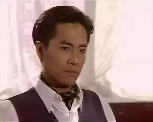 昔日亞視一哥罕見出席活動,現年57歲明顯發福脹爆!
