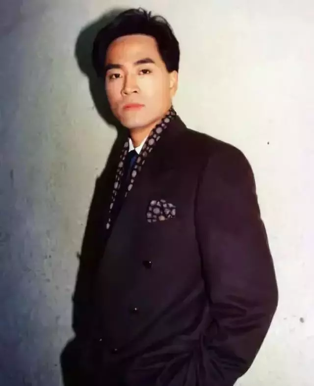 昔日亞視一哥罕見出席活動,現年57歲明顯發福脹爆!