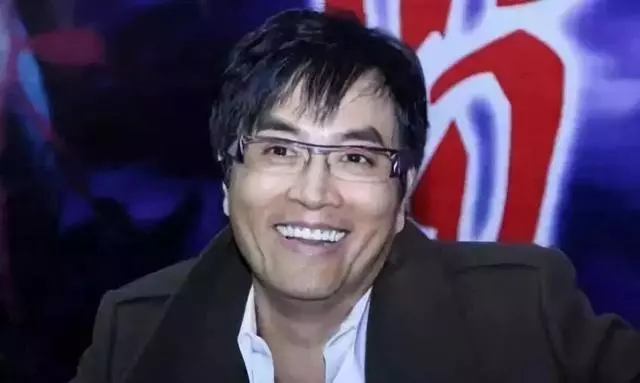 昔日亞視一哥罕見出席活動,現年57歲明顯發福脹爆!