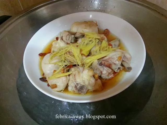 紹興酒當歸藥材蒸雞,食譜很簡單.......