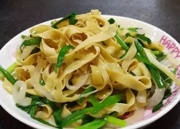 這三種菜一起炒,簡直好吃到沒話說,非常鮮,還軟化血管保護心髒!