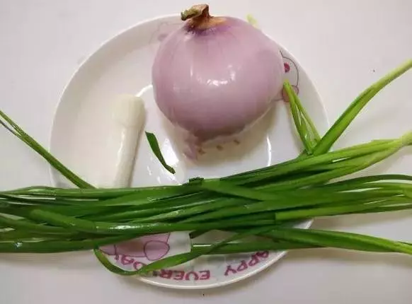 這三種菜一起炒,簡直好吃到沒話說,非常鮮,還軟化血管保護心髒!