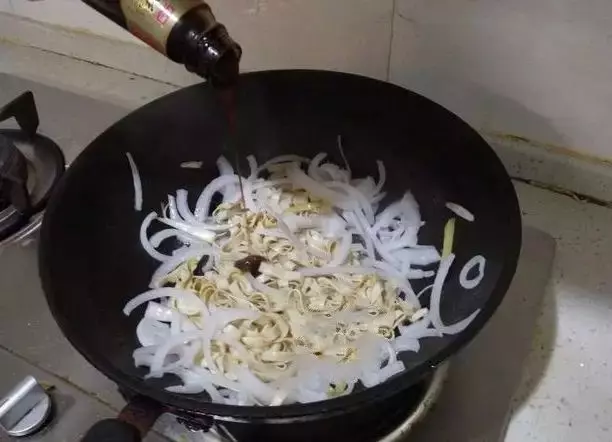 這三種菜一起炒,簡直好吃到沒話說,非常鮮,還軟化血管保護心髒!