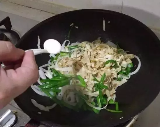 這三種菜一起炒,簡直好吃到沒話說,非常鮮,還軟化血管保護心髒!