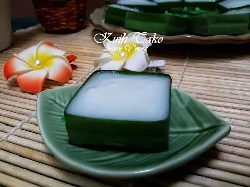 很久以前就想做這個好吃又可愛的糕點 ~ 香蘭椰汁馬蹄糕 ( Kuih Tako )