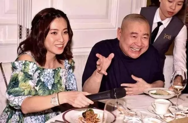【身體好了,火氣也跟著加大!】劉鑾雄大罵「手機女」,甘比女兒力挽狂瀾!網友吐槽:有錢了不起~