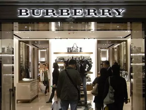 [ 英國 ] 賤賣令品牌貶值 Burberry今年銷毀逾15億滯銷貨