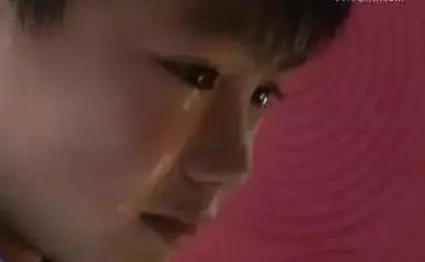 14歲小小彬被爸爸當搖錢樹來還房貸養全家!如今近照曝光,手腳潰爛令人心疼!