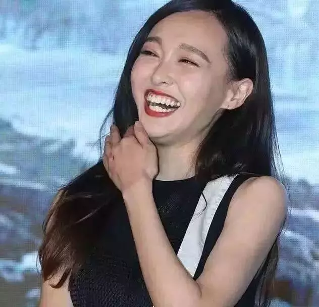 這些女星一大笑就破功,形象盡毀,只有她最美