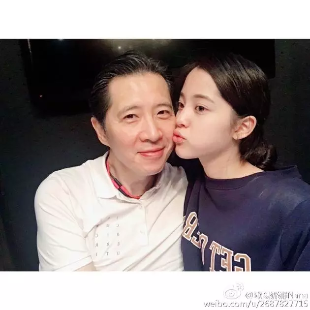 女神歐陽娜娜抵達台灣連家都不得空回, 直接在機場和「他」約會!! 趁著轉機空檔團聚數小時冧爆女神❤