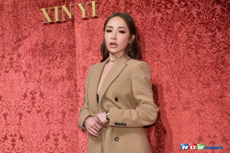 還說沒有整容?蕭亞軒臉部表情僵硬,皮笑肉不笑!網民驚訝:我的媽呀~