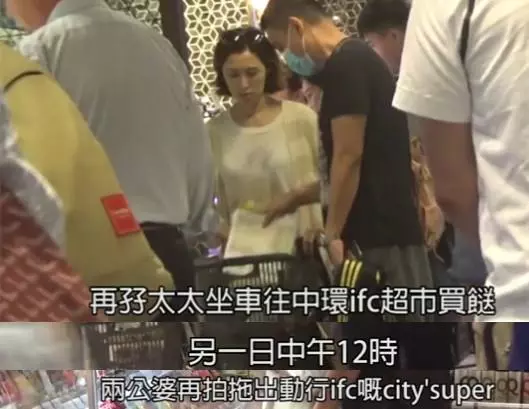 劉青雲放假不是和老婆去逛街買名牌,而是每天去超市買菜做飯!