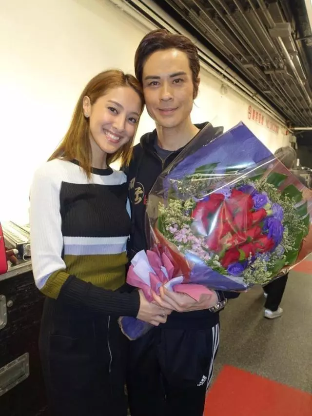 49歲鄭嘉穎和小22歲女友被曝下月結婚,計劃婚後趕工生寶寶,祝福!