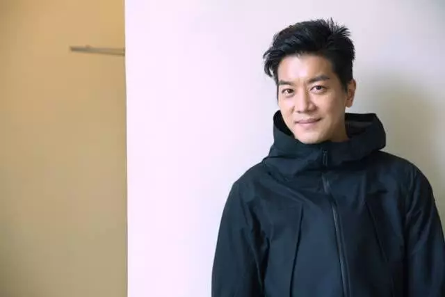 TVB力捧小生演最新港劇被贊有進步,和5億富家女結婚生子好幸福!