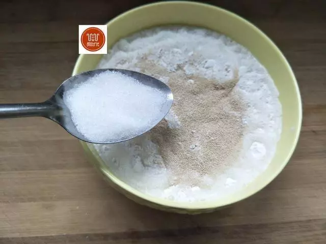 3分鐘教你炸油條,簡單好學,在家輕輕鬆鬆吃早餐