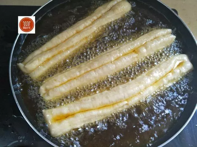 3分鐘教你炸油條,簡單好學,在家輕輕鬆鬆吃早餐