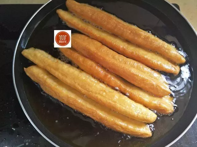 3分鐘教你炸油條,簡單好學,在家輕輕鬆鬆吃早餐