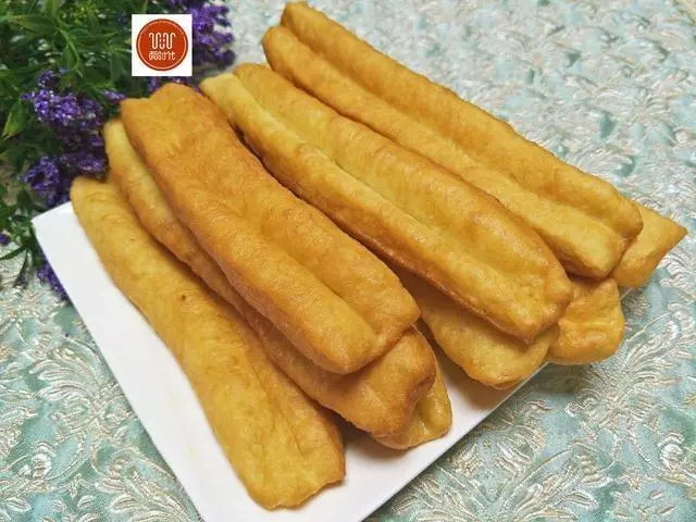 3分鐘教你炸油條,簡單好學,在家輕輕鬆鬆吃早餐