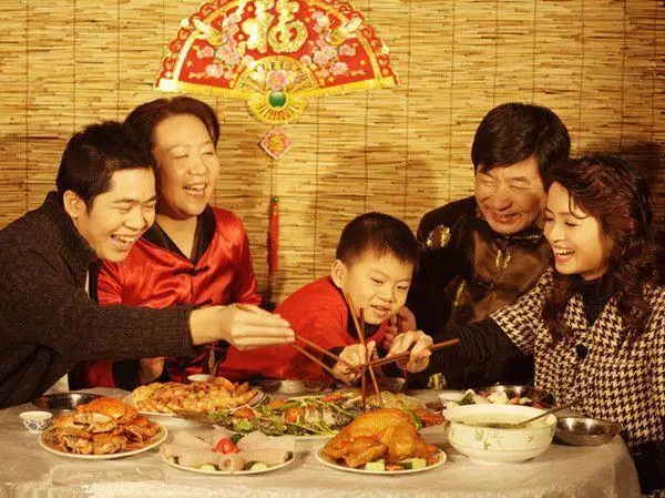 與男友回家見家長被看低,三年後再見情景令人唏噓:感謝不娶之恩