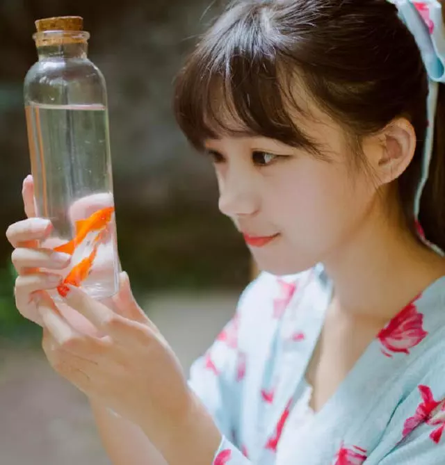不顧父母反對,娶了鄉下漂亮老婆,婚後一月發現她居然有幾百萬存款!