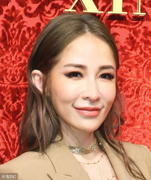 蕭亞軒近照曝光!臉部超僵?!