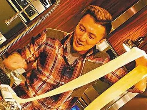 拍戲受傷 謝霆鋒竟想自己縫針