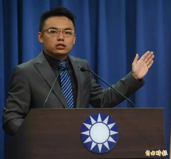 港都雄青鬥陣營 陳菊與年輕朋友分享40年從政經驗
