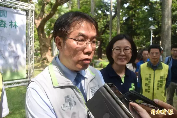 提高南市警消加給 黃偉哲簽署承諾書