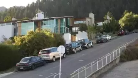 自動擋車,是先熄火再掛p擋好,還是先掛p擋再熄火好,你怎麼做?