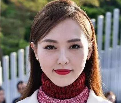 高清鏡頭下的女星,楊冪暴露缺陷,熱巴老十歲,最驚艷的是關曉彤