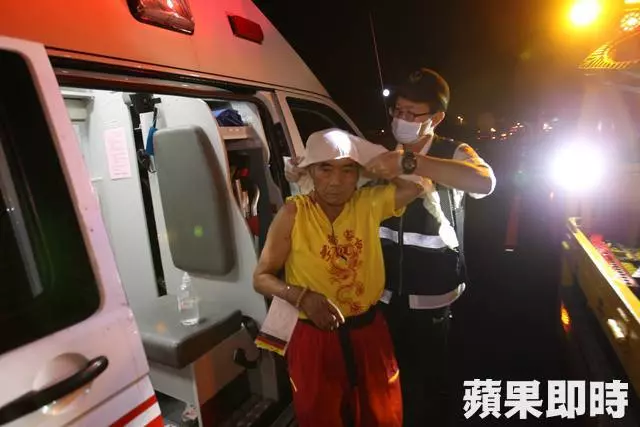 3車連環撞菜渣噴國道 陣頭團12傷送醫 | 蘋果日報