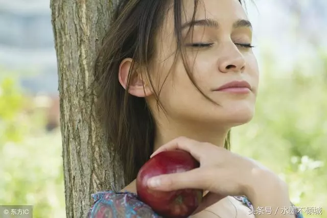 為了二婚妻子,父親要求我給他買大樓房,拒絕後,我無奈遠走他鄉
