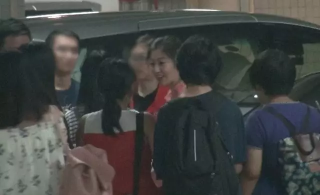 【看看這笑容就知道!】TVB視帝老婆熬過離婚謠言,開心約上視後閨蜜一起吃飯~