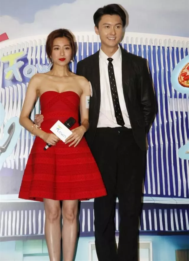 【看看這笑容就知道!】TVB視帝老婆熬過離婚謠言,開心約上視後閨蜜一起吃飯~