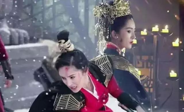 楊冪曬自拍,網友:寶寶你最美,但是先把胸前襯衣扣好咱再聊行嗎!