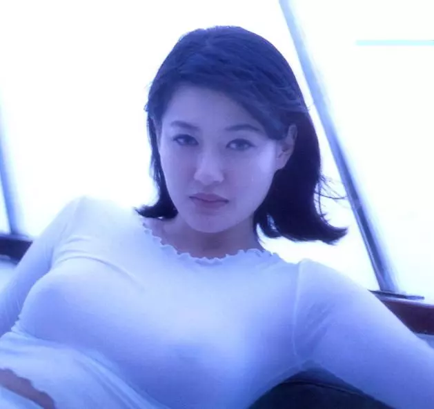 她17歲拍片29歲自殺,與「乾爹」戀愛糾纏不休,還被曝在家中養鬼!