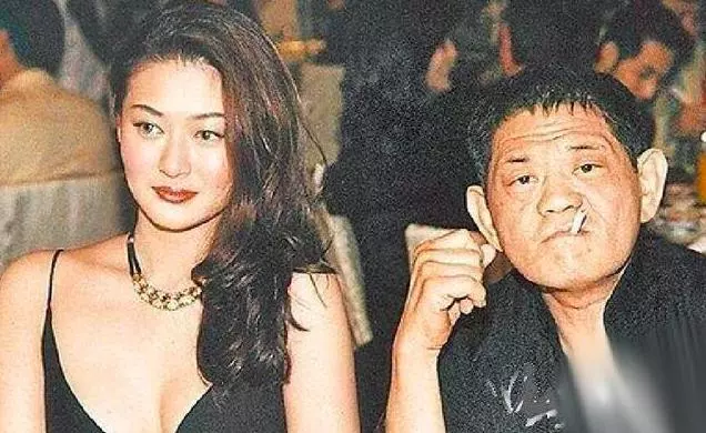 她17歲拍片29歲自殺,與「乾爹」戀愛糾纏不休,還被曝在家中養鬼!