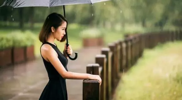 娘家爸爸生病向婆婆借錢,她讓我寫借條,幾年後她向我借錢