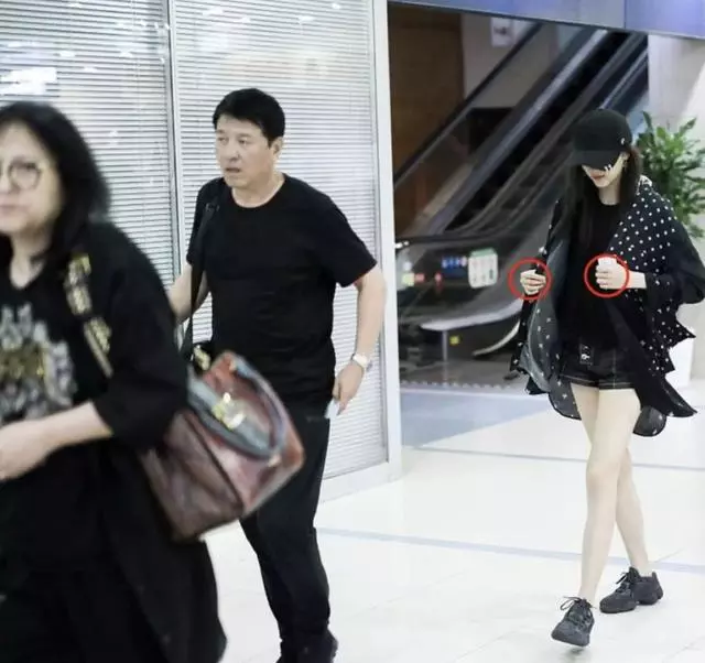 關曉彤爸爸曬鹿晗合影,老丈人終於認可「准女婿」!