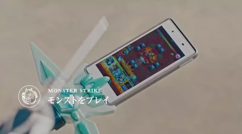 地表「最中二手機殼」要多狂有多狂 網驚:是時候面對我們中二的心