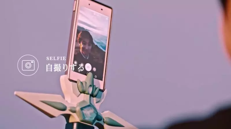 地表「最中二手機殼」要多狂有多狂 網驚:是時候面對我們中二的心