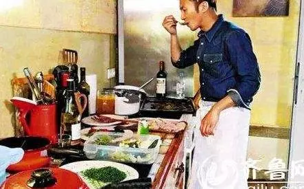 謝霆鋒為何寧願不要兩個孩子,也要王菲,謝賢6字道出真相